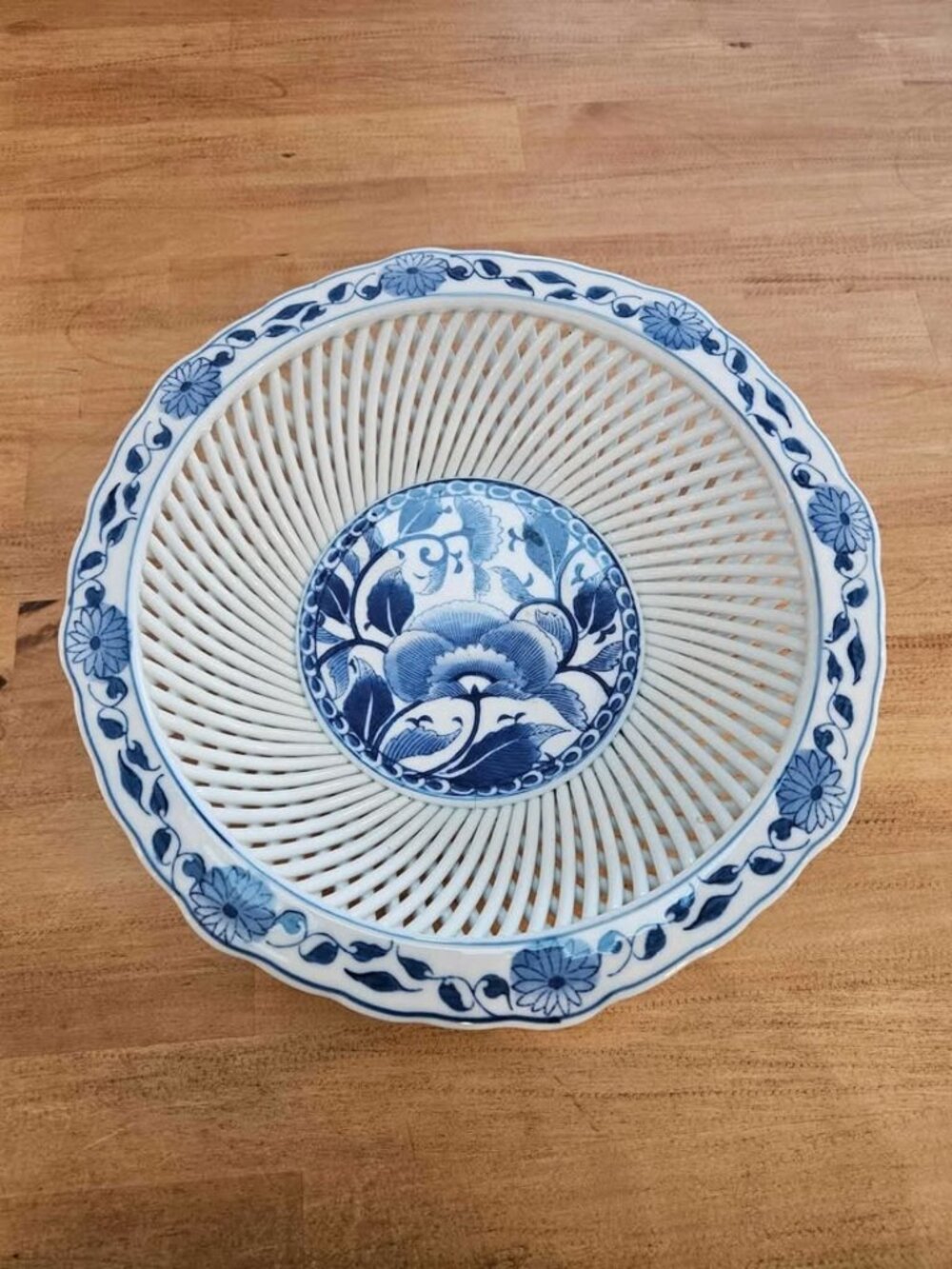 Vintage Japanese Aritaware Porcelain Bowl